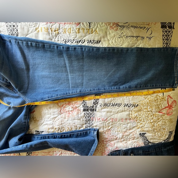 Levi’s 724 High Rise Straight Crop - Picture 6 of 9